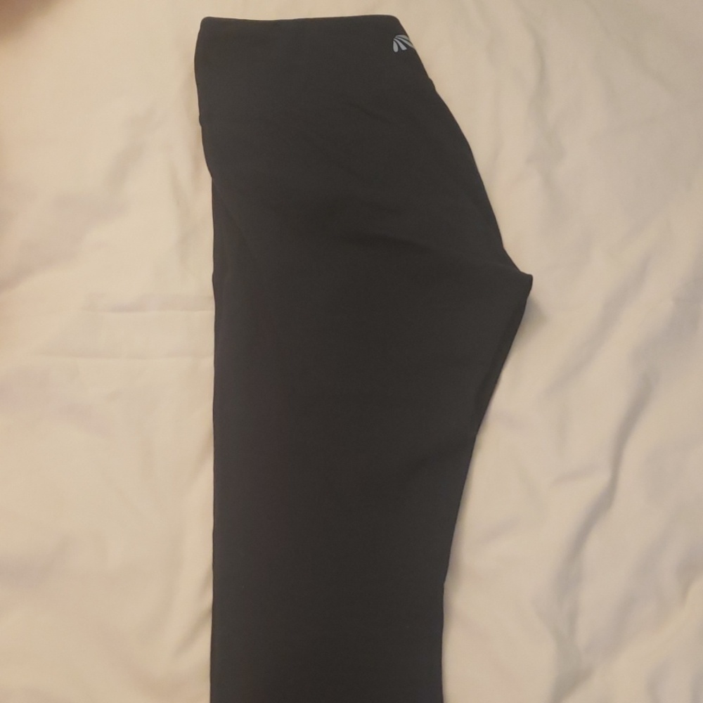 Black capri leggings
